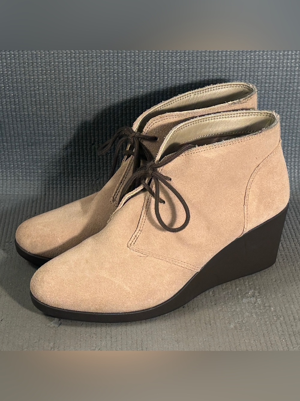 Crocs Leigh Suede Wedge Booties Beige 203419 Women's Size‎ 8